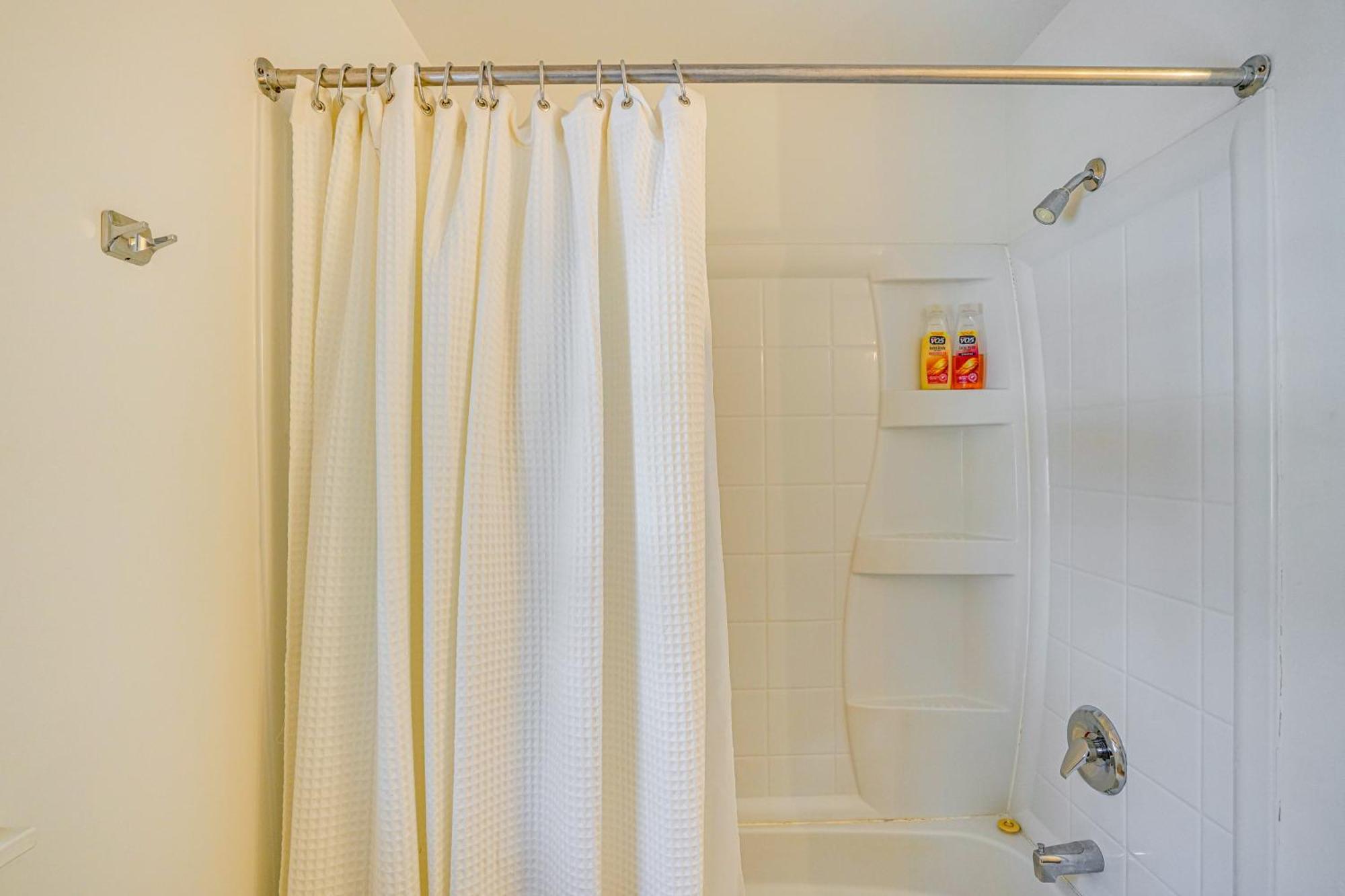 Private Guest House In Dtwn Lenox, Walk To Dining! المظهر الخارجي الصورة
