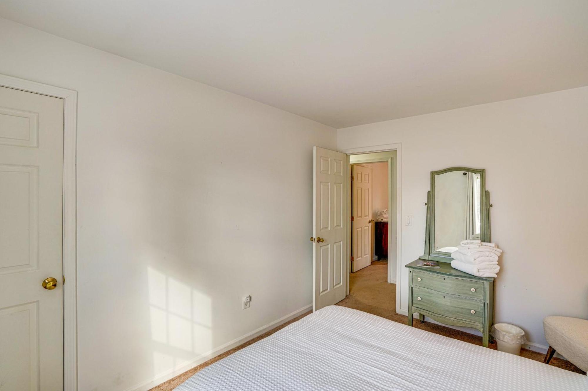 Private Guest House In Dtwn Lenox, Walk To Dining! المظهر الخارجي الصورة