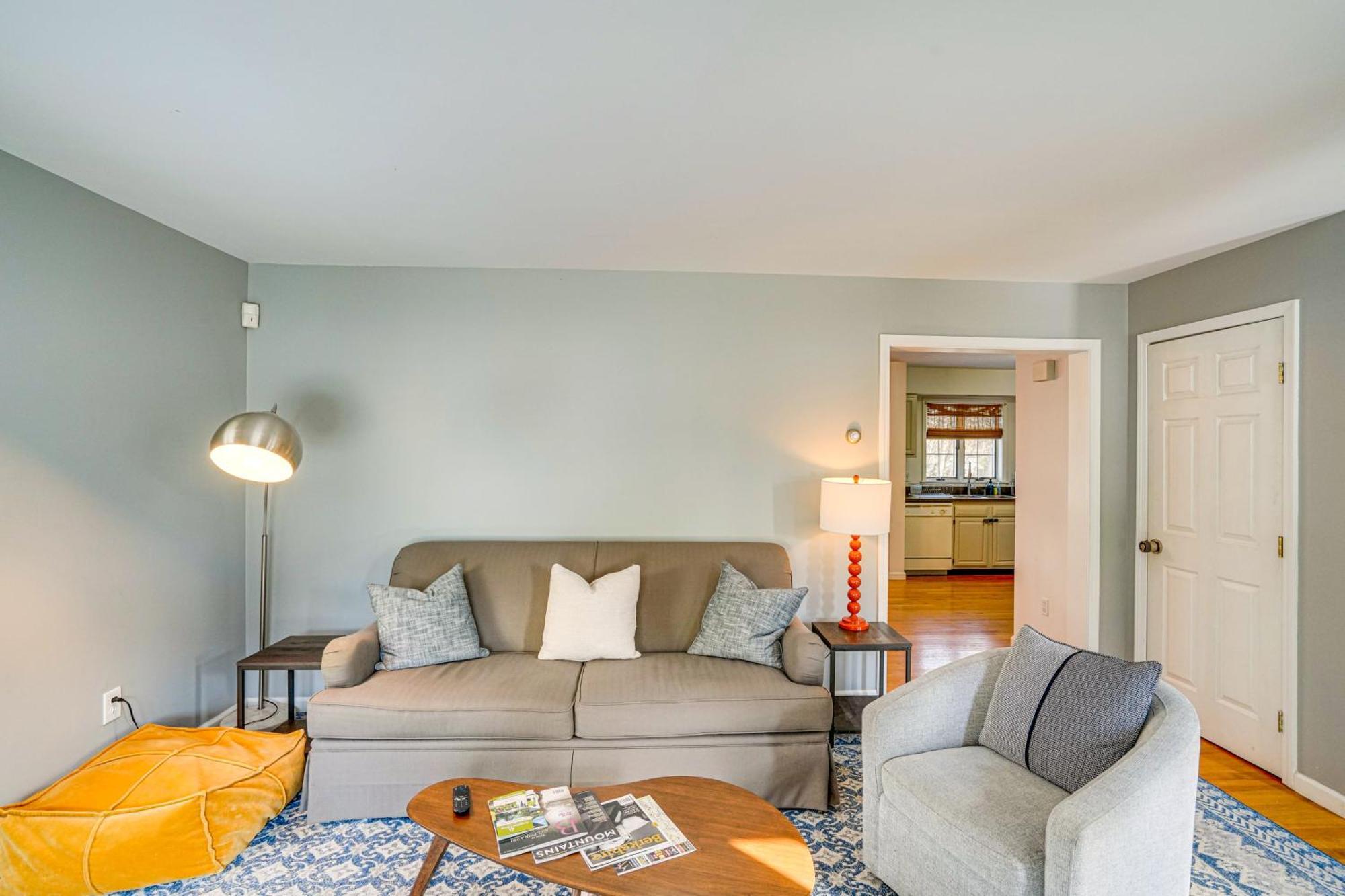 Private Guest House In Dtwn Lenox, Walk To Dining! المظهر الخارجي الصورة