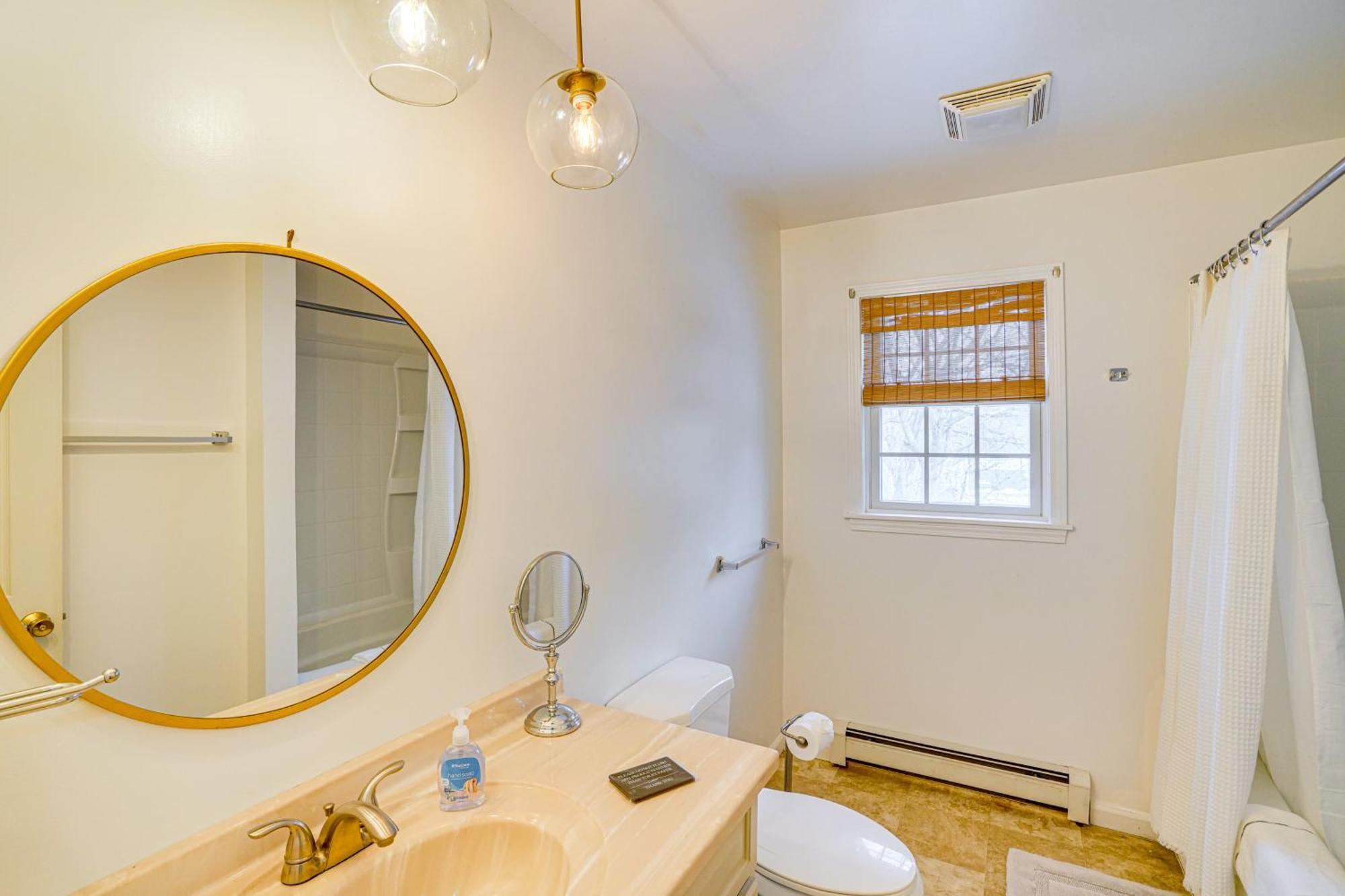 Private Guest House In Dtwn Lenox, Walk To Dining! المظهر الخارجي الصورة