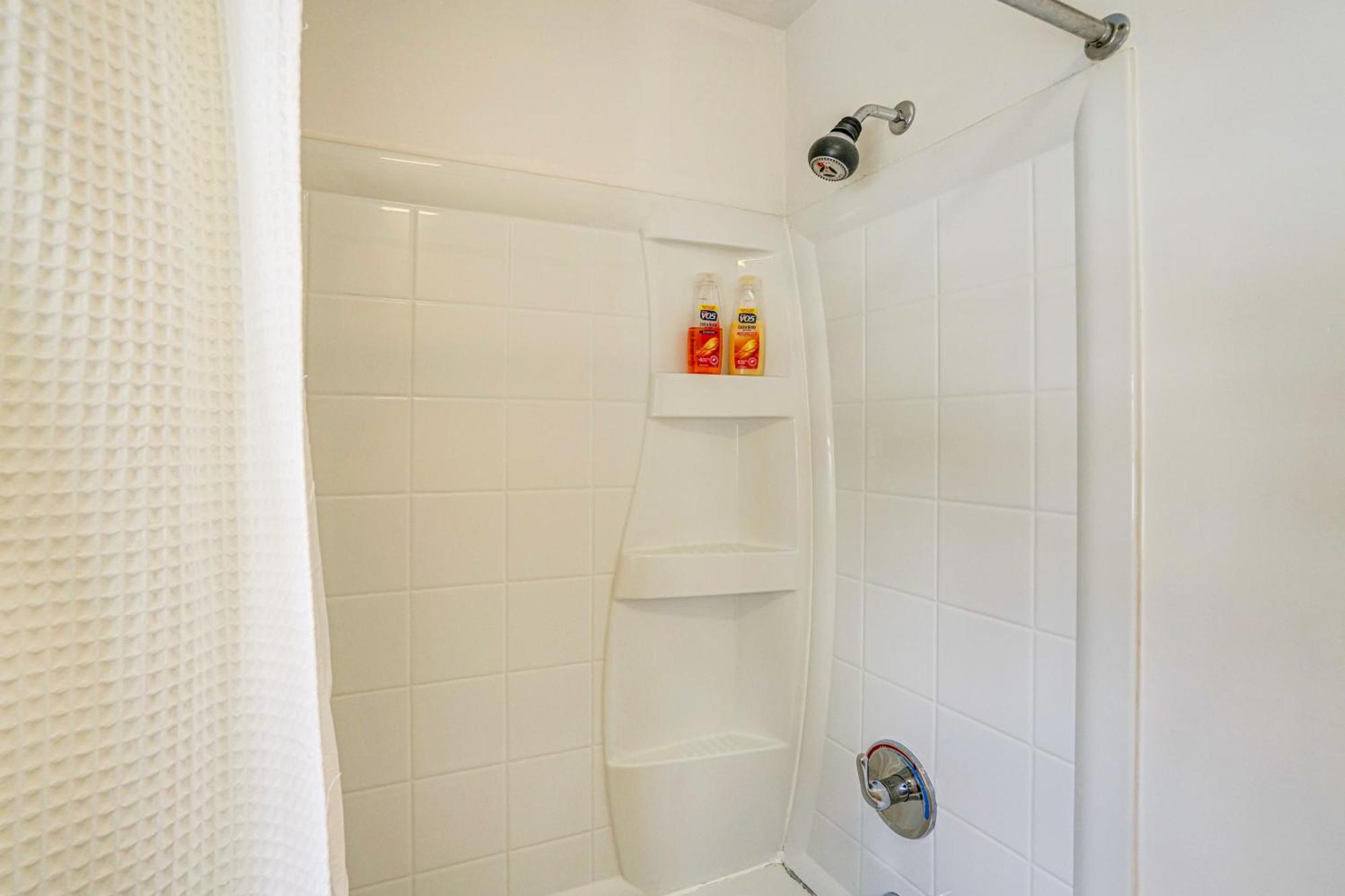Private Guest House In Dtwn Lenox, Walk To Dining! المظهر الخارجي الصورة